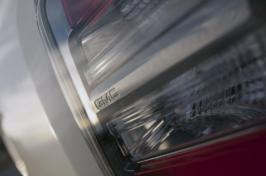  GMC Acadia Denali 2012 года  (фото 50 из 67)